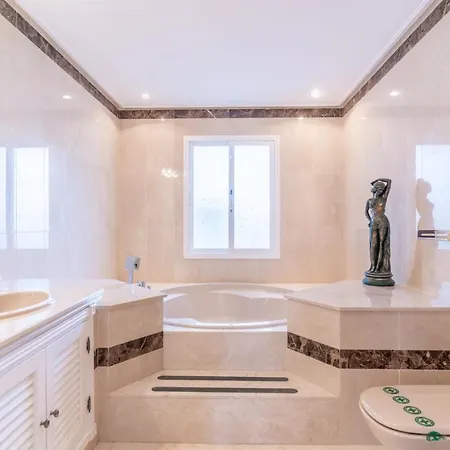 Vip Dominion * Estepona