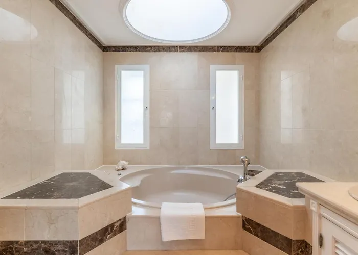 Vip Dominion Apartment Estepona