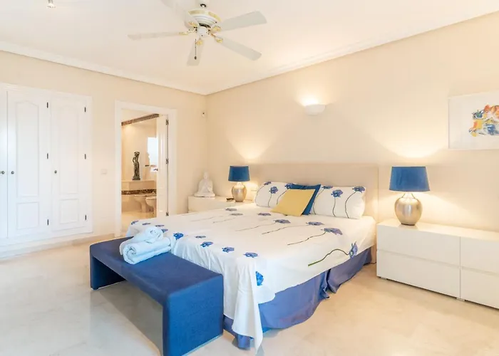 Vip Dominion Apartment Estepona